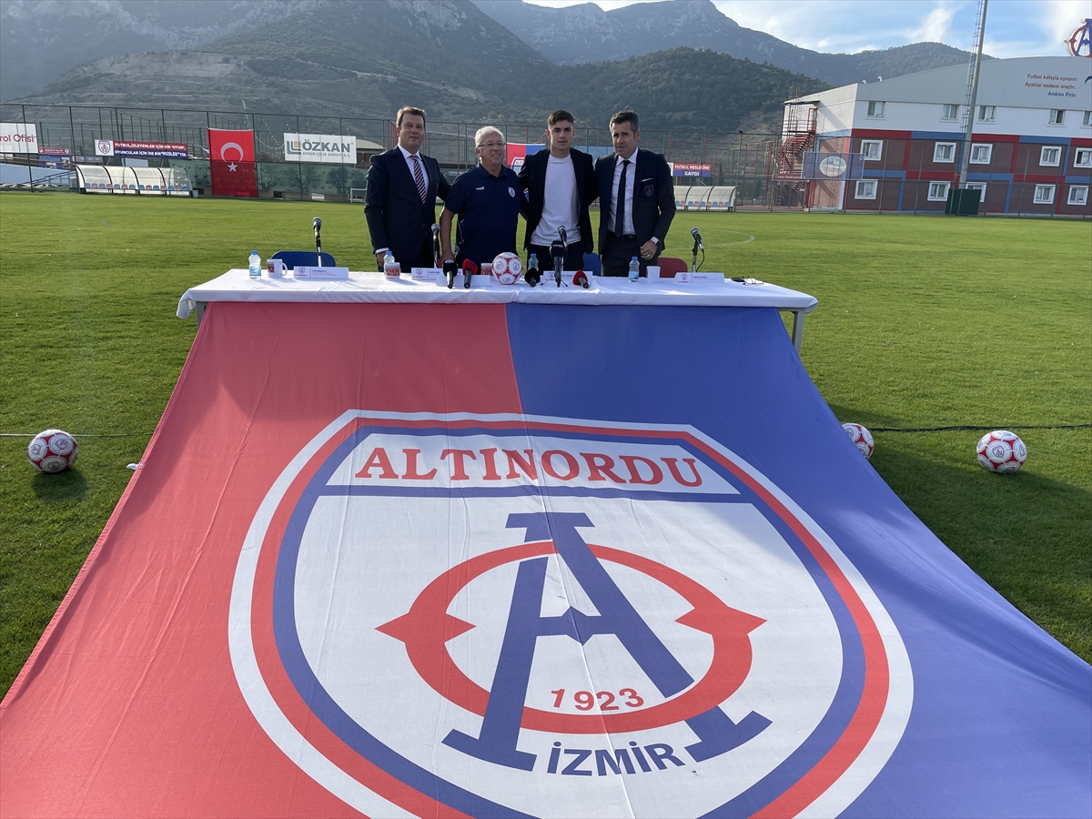 Bundesliga'ya transfer olan Altınordulu futbolcu Burak İnce'nin hayali Barcelona: