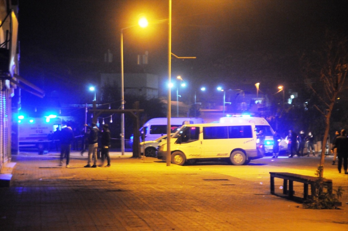 Cizre'de bir güvenlik korucusu el yapımı patlayıcı ile düzenlenen saldırıda yaralandı
