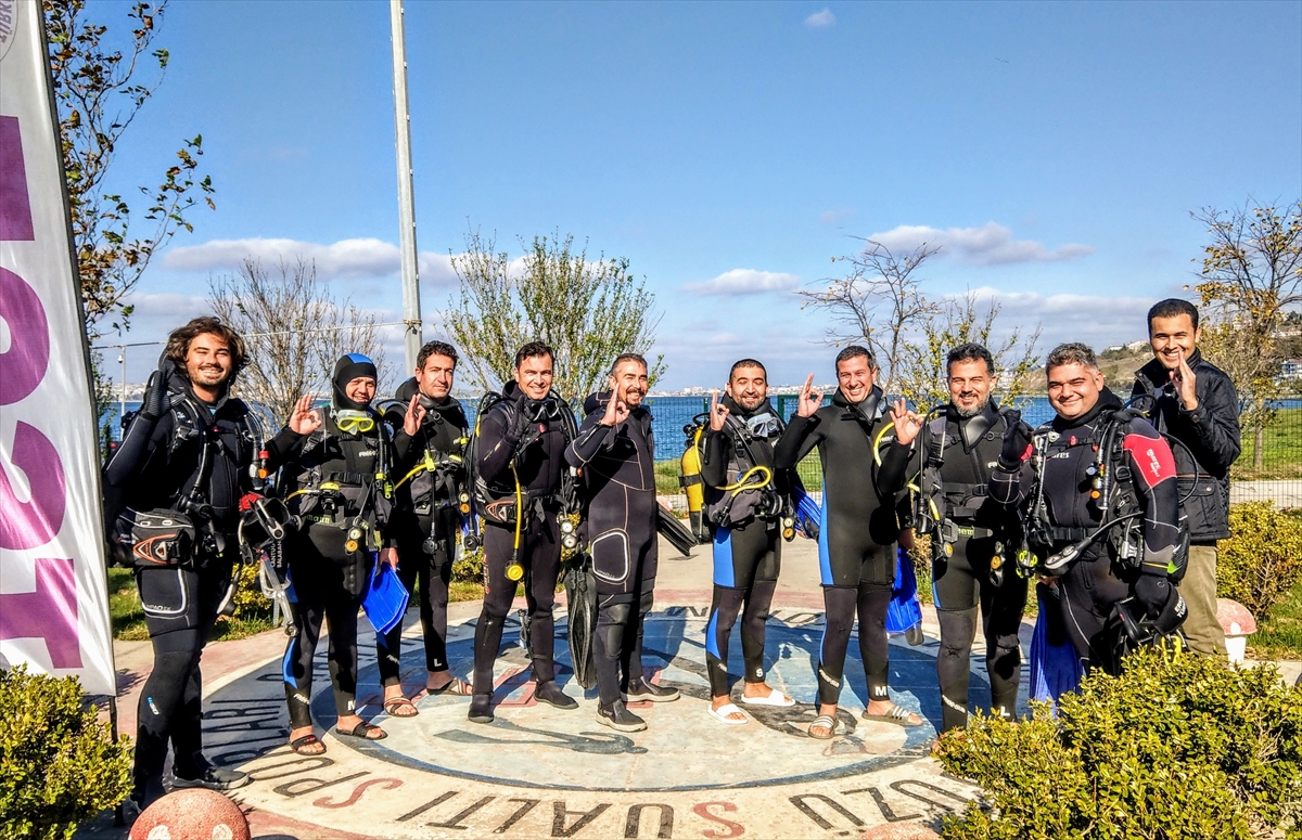 Dalgıç öğretmenler, şehit öğretmenleri unutmadı