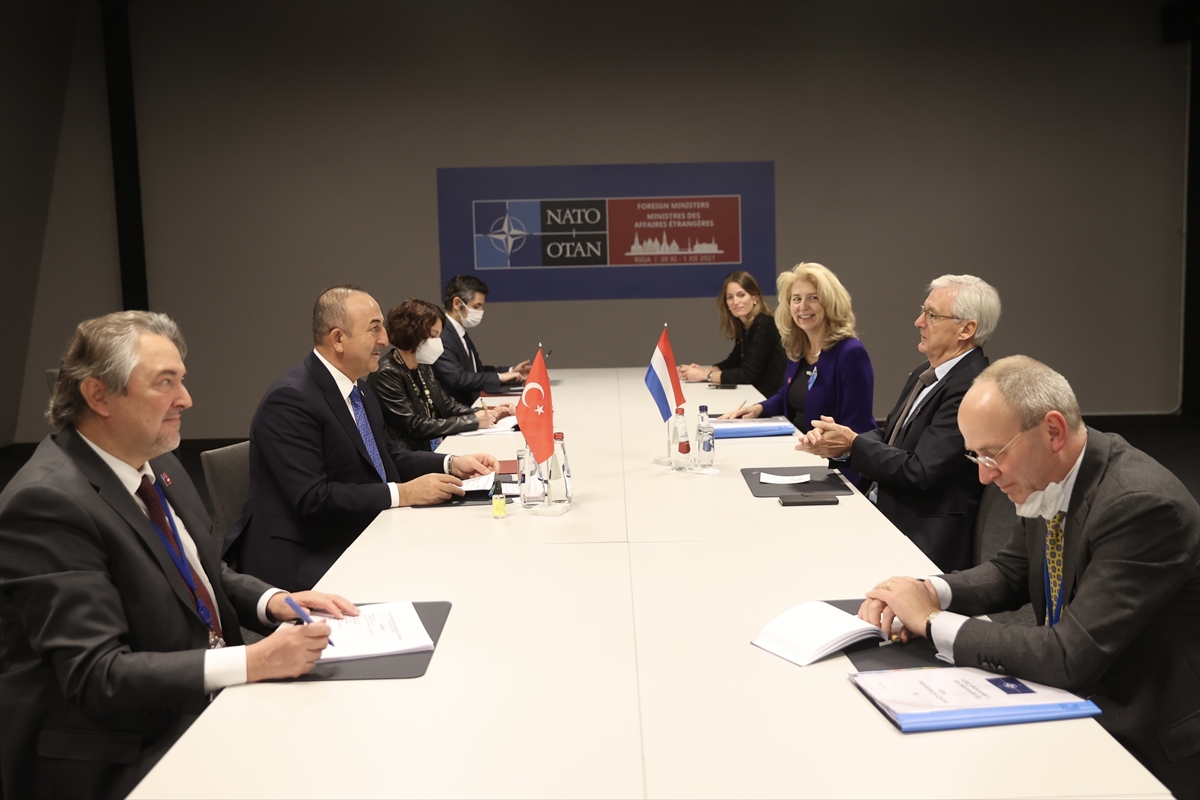 Dışişleri Bakanı Çavuşoğlu, Hollandalı mevkidaşıyla görüştü