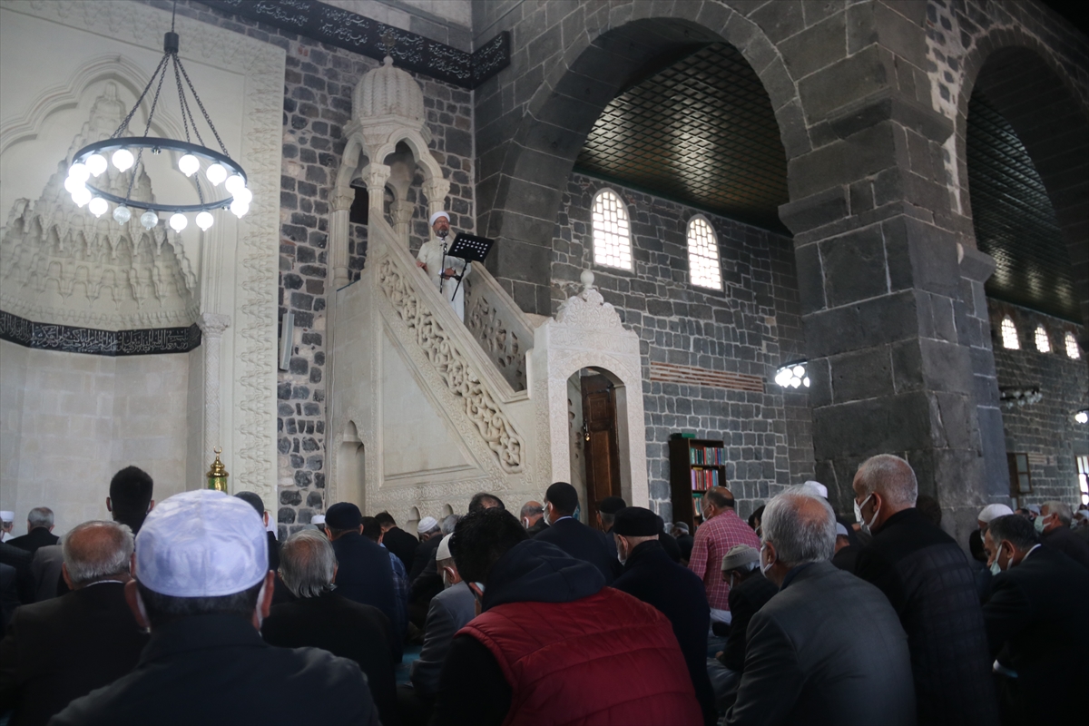 Diyanet İşleri Başkanı Erbaş, Diyarbakır Ulu Cami'de hutbe irat etti: