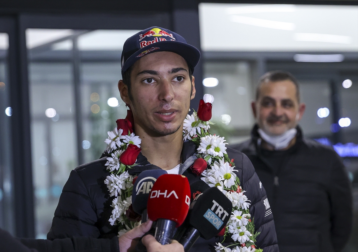 Dünya şampiyonu Razgatlıoğlu, Türkiye'ye döndü: