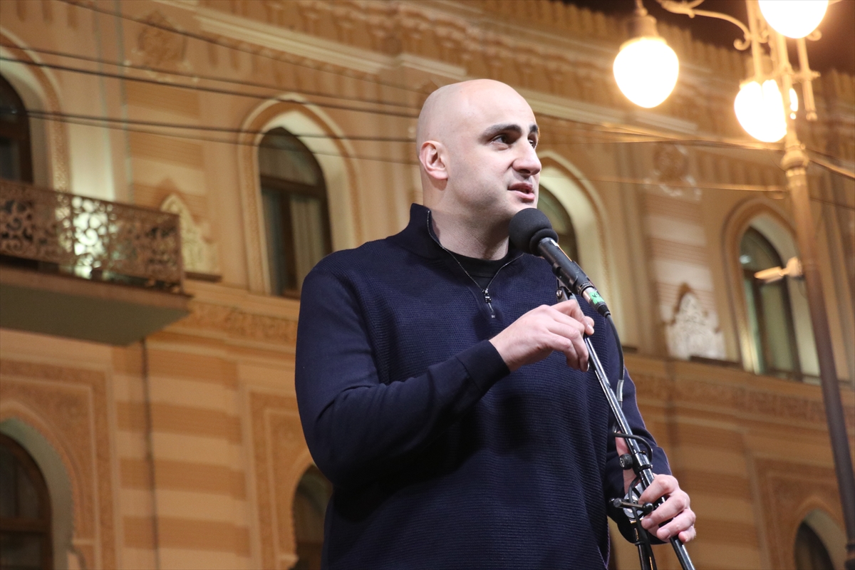 Gürcistan'da binlerce kişi, Saakaşvili için destek gösterisi düzenledi