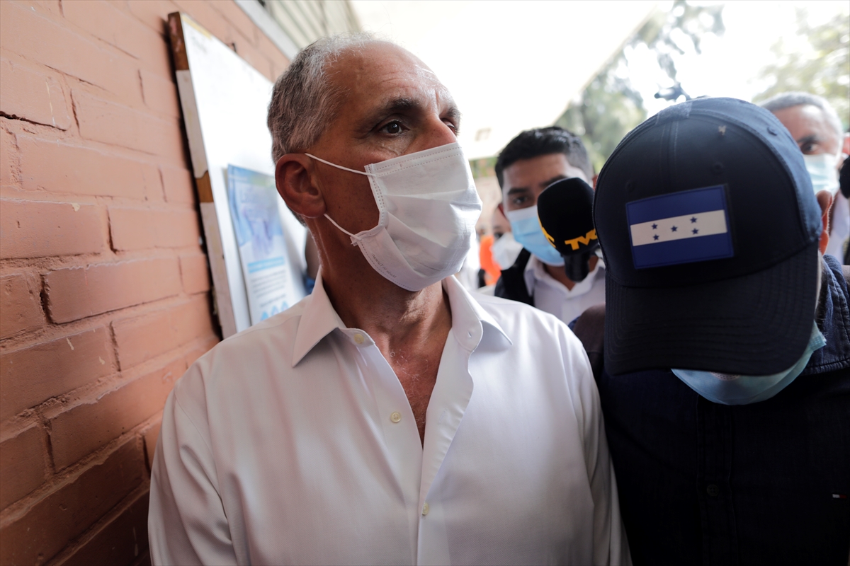 Honduras halkı genel seçimler için sandık başında