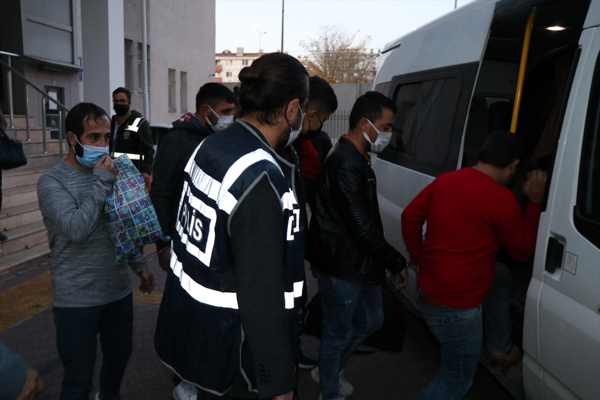 Kayseri'de aralarında firari hükümlülerin de bulunduğu 25 kişi yakalandı