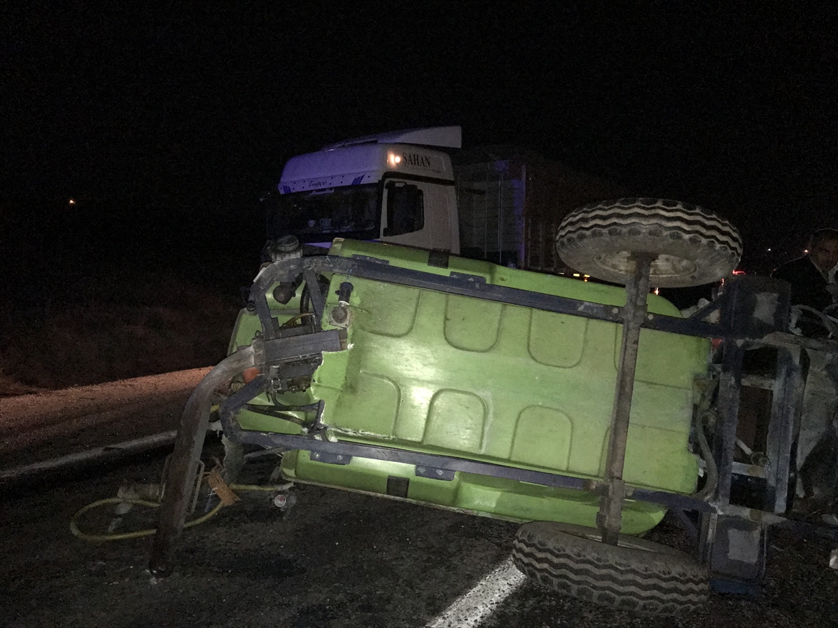 Malatya'da tırın çarptığı traktör sürücüsü yaşamını yitirdi