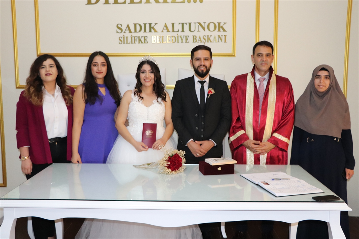 Mersin'de öğretmen çift, Öğretmenler Günü'nde evlendi