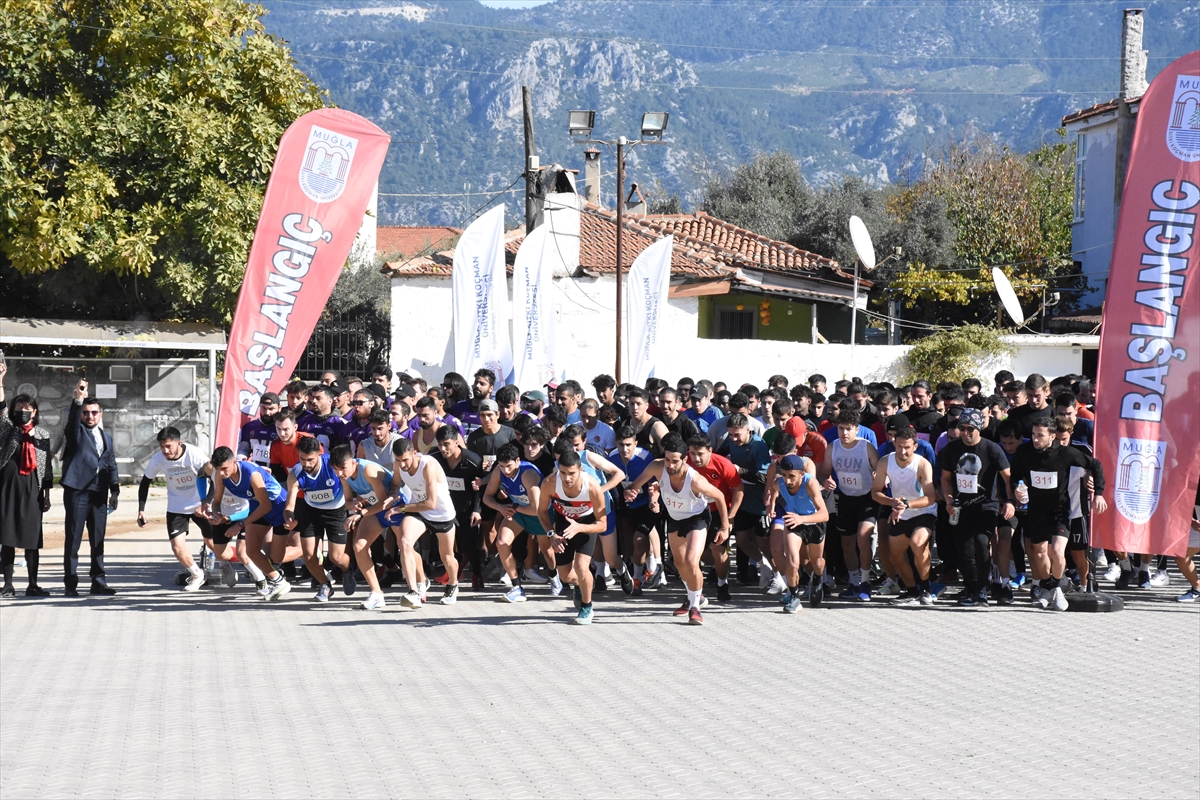 Muğla'da Atatürk'e Saygı Gençlik 28. Yol Koşusu yapıldı