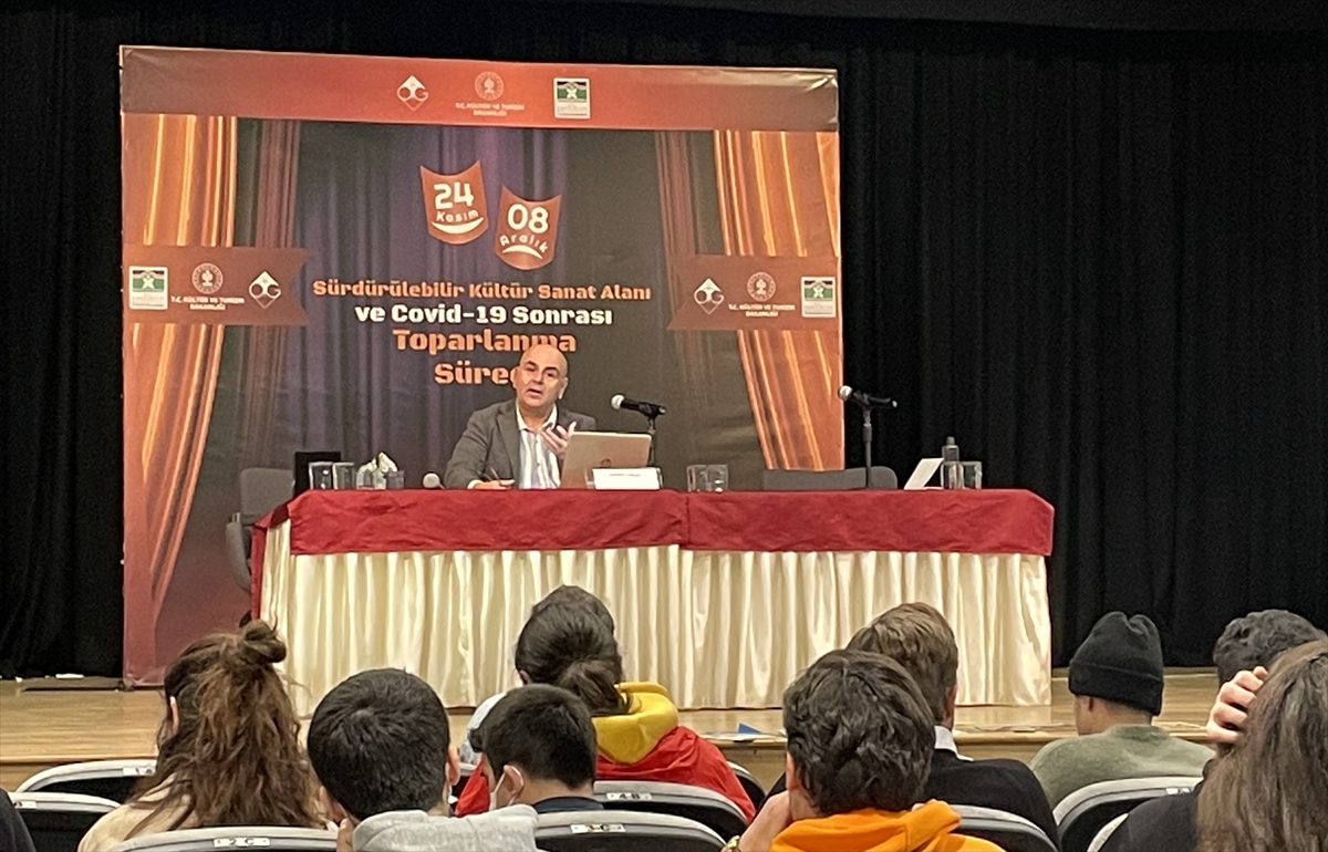 Oyuncu Nedim Saban, “İstanbul'un Özel Tiyatroları” başlıklı etkinlikte konuştu: