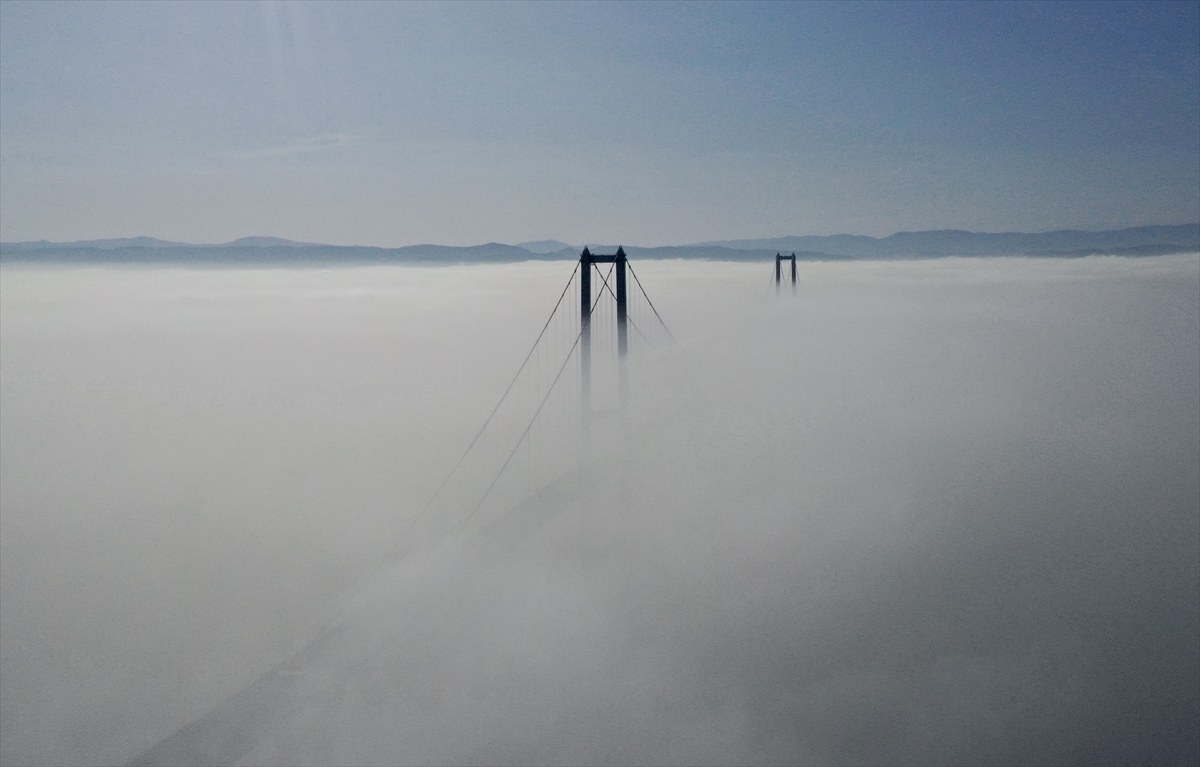 Sis içinde kalan Osmangazi Köprüsü drone ile görüntülendi