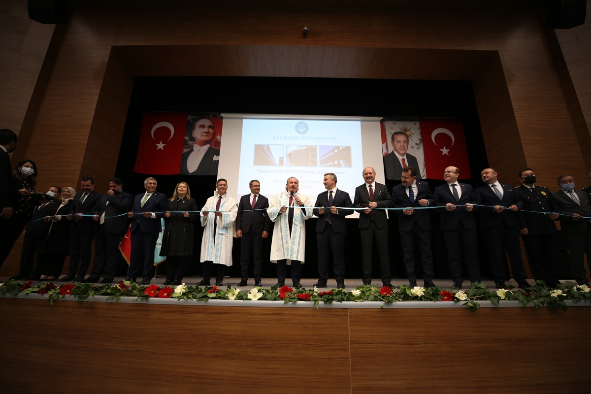TBMM Başkanı Şentop, Balıkesir Üniversitesinde yeni akademik yılın ilk hukuk dersini verdi: