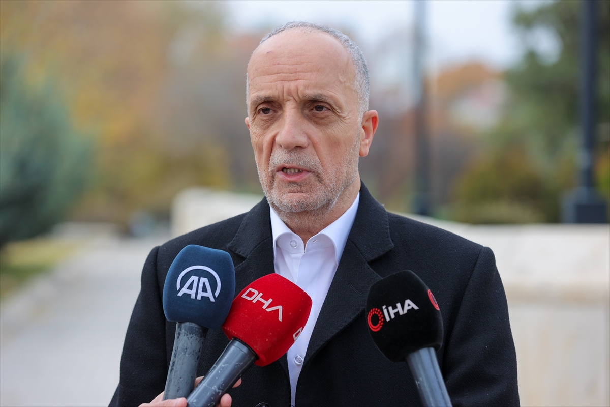 Türk-İş Genel Başkanı Atalay konfederasyona üye kadınlarla Anıtkabir'i ziyaret etti