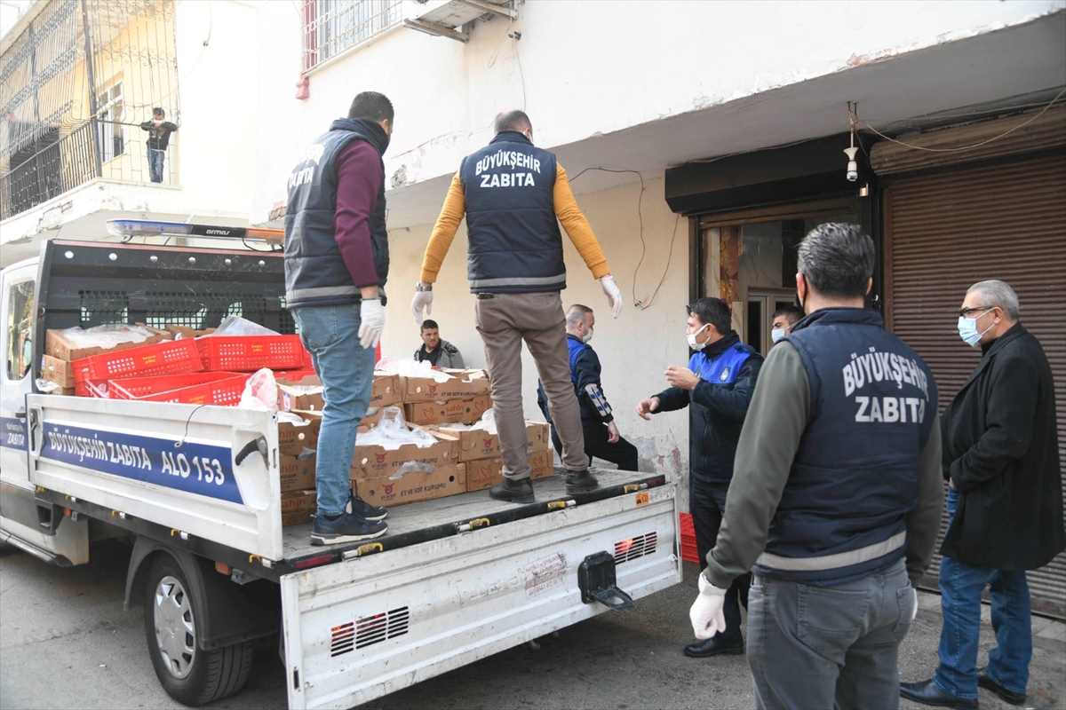 Adana'da yılbaşında piyasaya sürülecek 2 ton sağlıksız tavuk eti imha edildi
