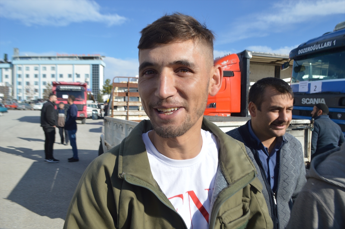 Afyonkarahisar'da çuvalı 195 liradan temin edilen 4 bin çuval un fırıncılara dağıtıldı