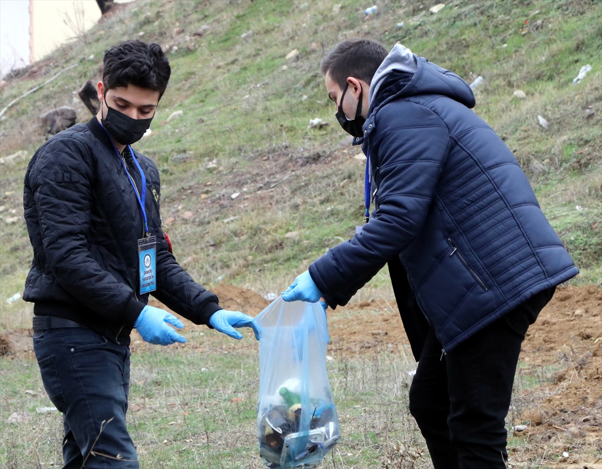“Anadolu'nun ilk hadis okulu”nun etrafı üniversite öğrencilerince temizlendi
