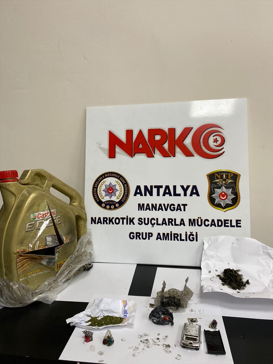 Antalya’da “dur” ihtarına uymayan ve aracından uyuşturucu çıkan sürücü tutuklandı