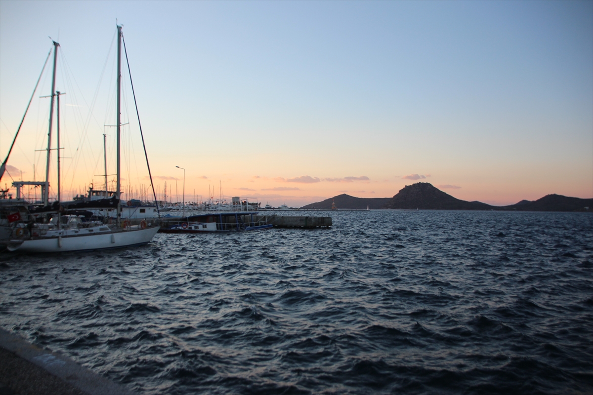 Bodrum'da göçmen kaçakçılığında kullanılan tekne bağlı bulunduğu iskelede zarar gördü
