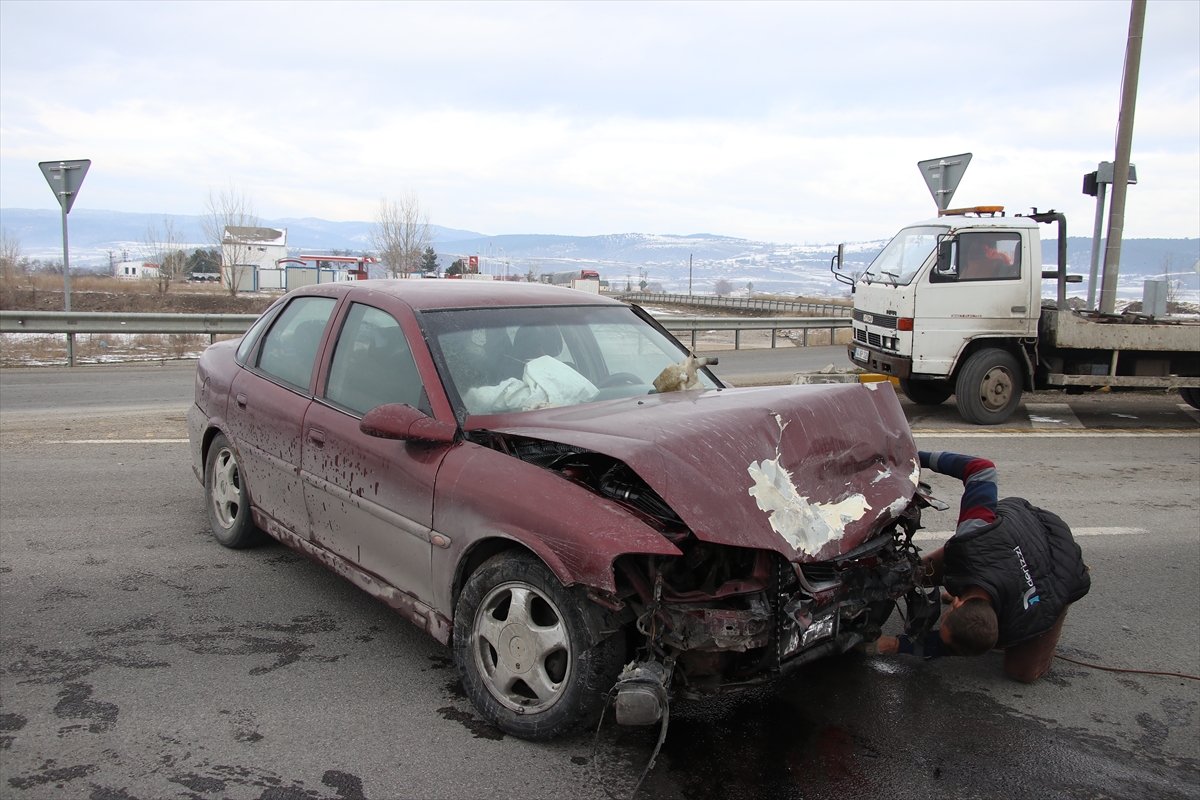 Bolu'da otomobillerin çarpıştığı kazada 4 kişi yaralandı
