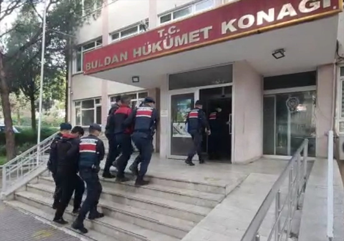 Denizli'de 4 bin metre kablo çalan 2 kişi tutuklandı