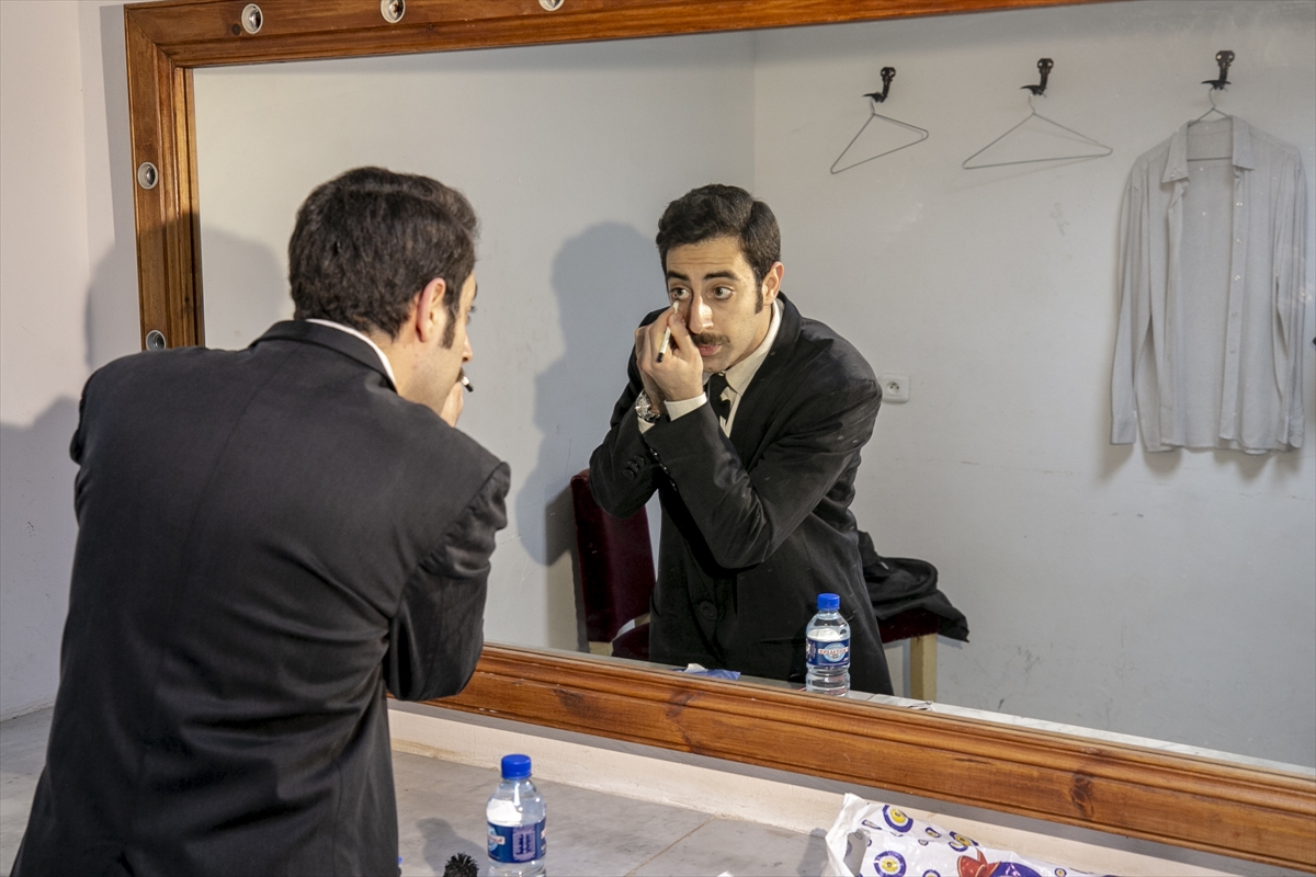 Devlet Tiyatroları Tunus’ta “Sonsuzluk Kitabevi” adlı oyunu sahneledi