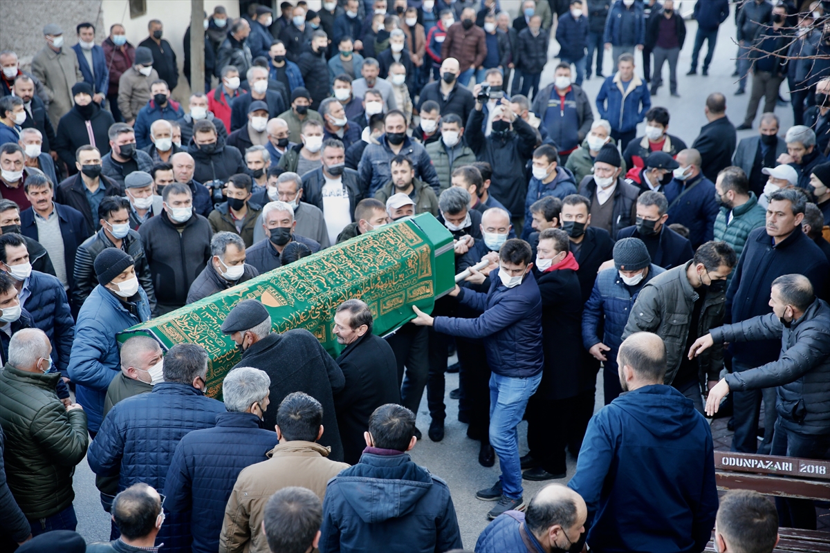 Kahramankazan'daki trafik kazasında ölen 4 kişinin cenazeleri Eskişehir'de defnedildi