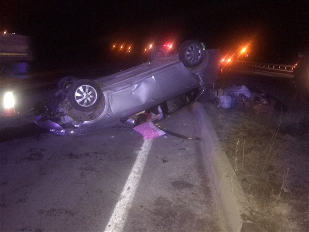 Karabük'te devrilen otomobildeki 2 kişi yaralandı