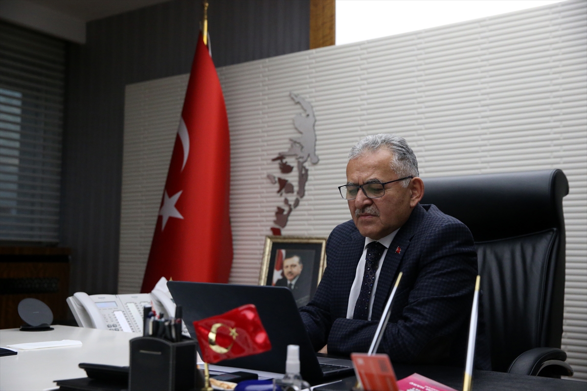 Kayseri Büyükşehir Belediye Başkanı Büyükkılıç, AA'nın “Yılın Fotoğrafları” oylamasına katıldı