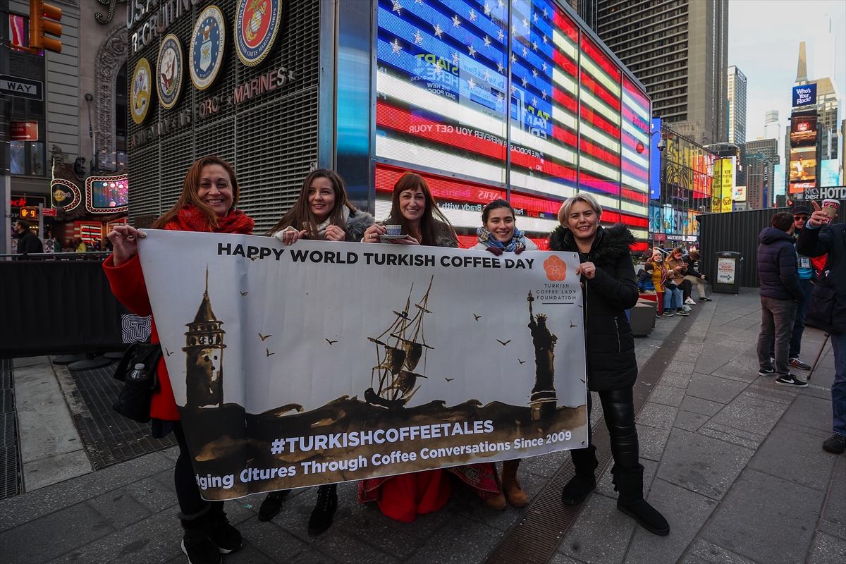 New York’un Times Meydanı’nda Türk Kahvesi Günü kahve ikramıyla kutlandı