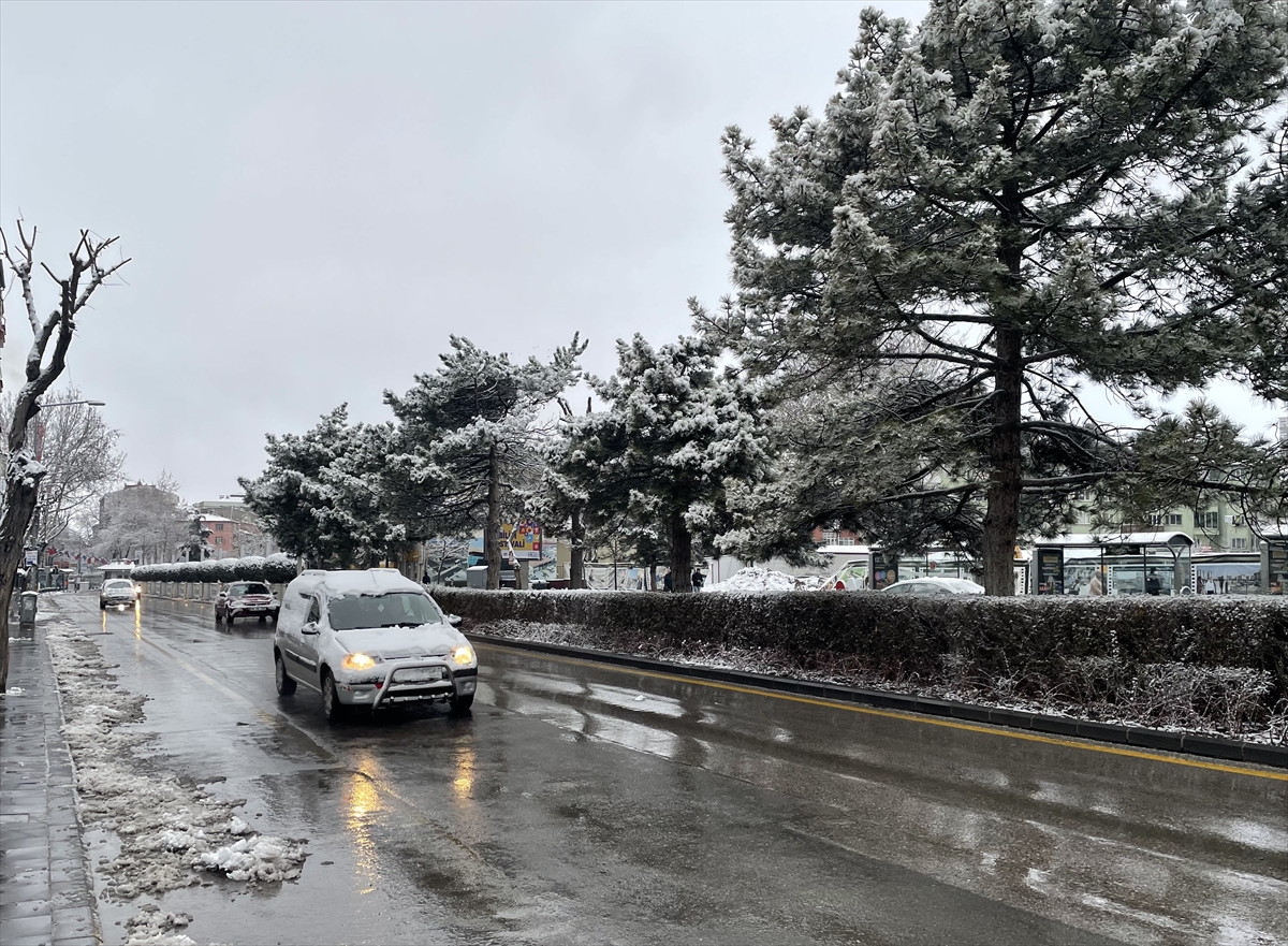 Niğde'de kar yağışı etkili oldu