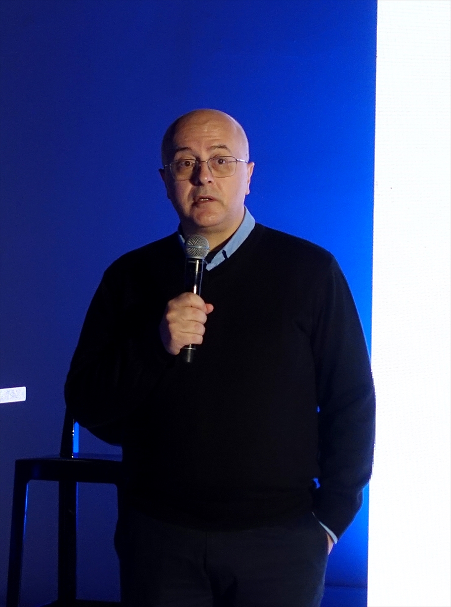 Nil Karaibrahimgil'in “Uyan Anne, Uyan Baba” şarkısı iklim değişikliğine dikkati çekiyor