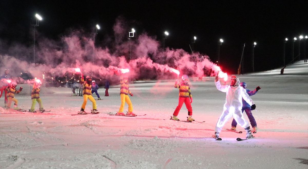 Palandöken'de turizm sezonu kayak ve dans gösterileri ile başladı