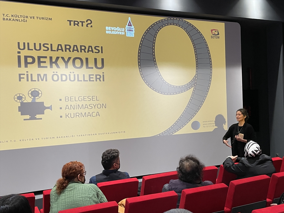 Ressam ve çizer Şafak Tavkul, belgesel gösterimi ve söyleşiyle anıldı