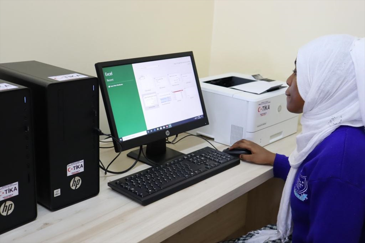 TİKA, Kenya’daki bir ortaokulun kütüphanesini yeniledi