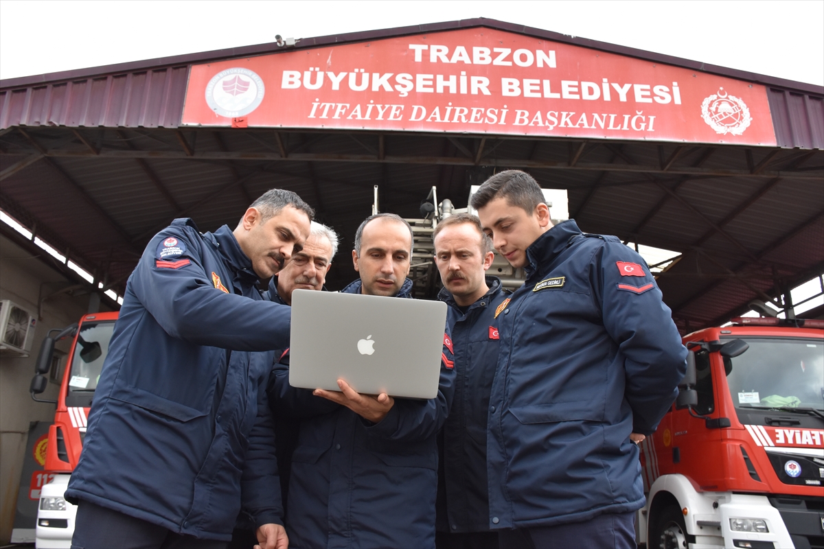 Trabzon'da itfaiyeciler AA'nın “Yılın Fotoğrafları” oylamasına katıldı