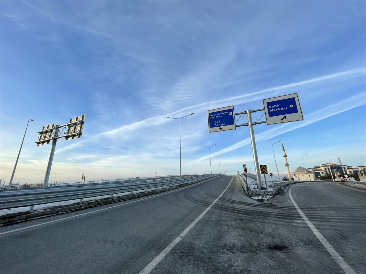 Ulaştırma ve Altyapı Bakanı Karaismailoğlu, Erzurum'da incelemelerde bulundu: