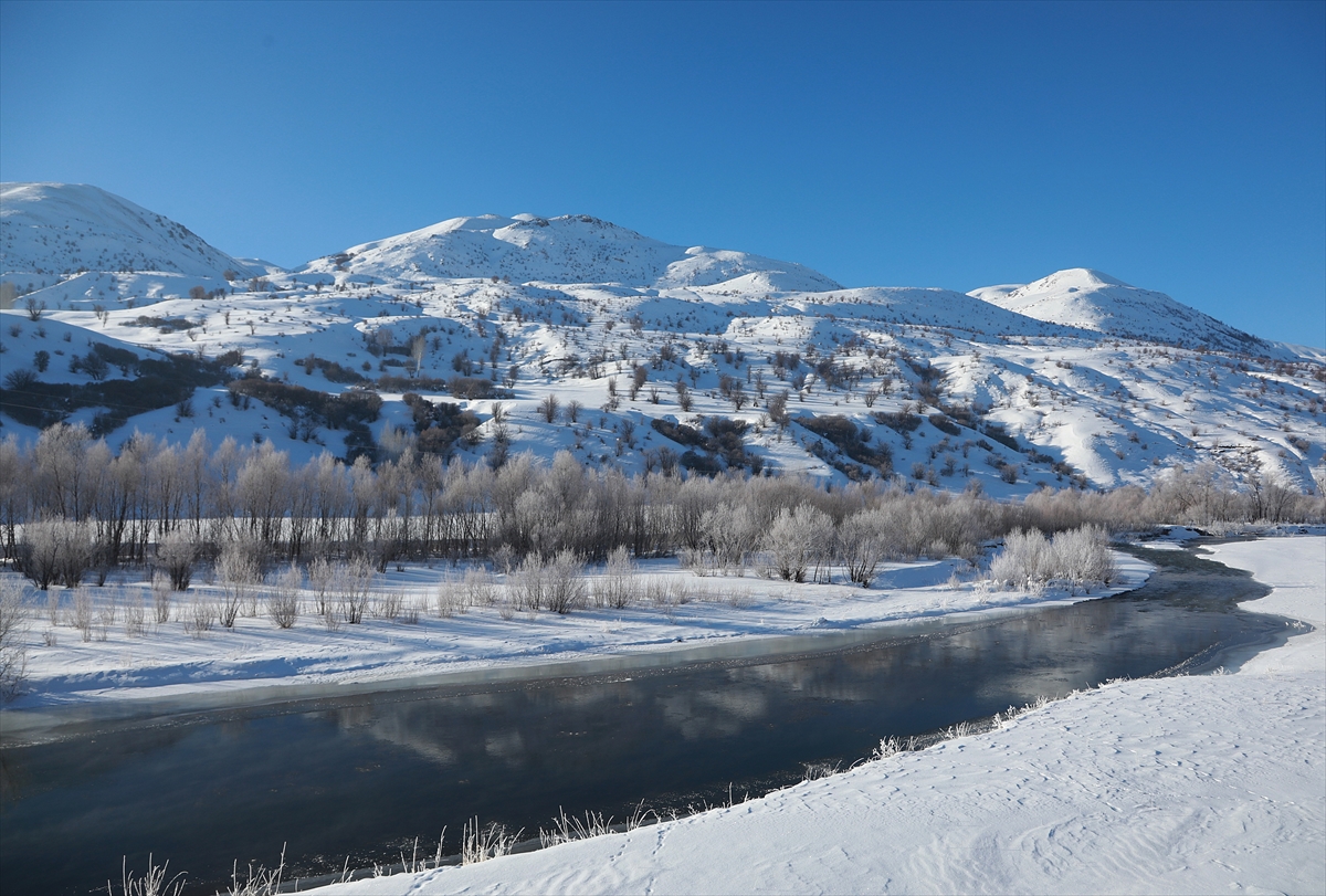 Bingöl'ün Perisu Çayı'nda kış güzelliği yaşanıyor