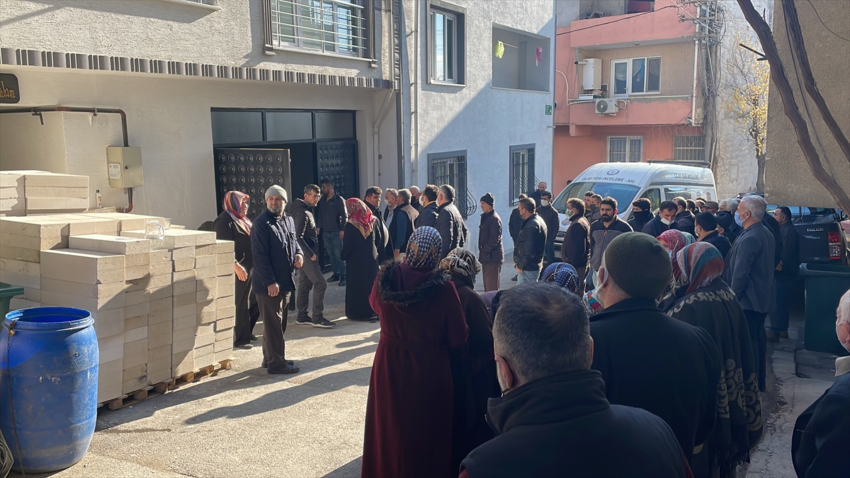 Bursa'da evinin çatısını yaparken düşen kişi yaşamını yitirdi