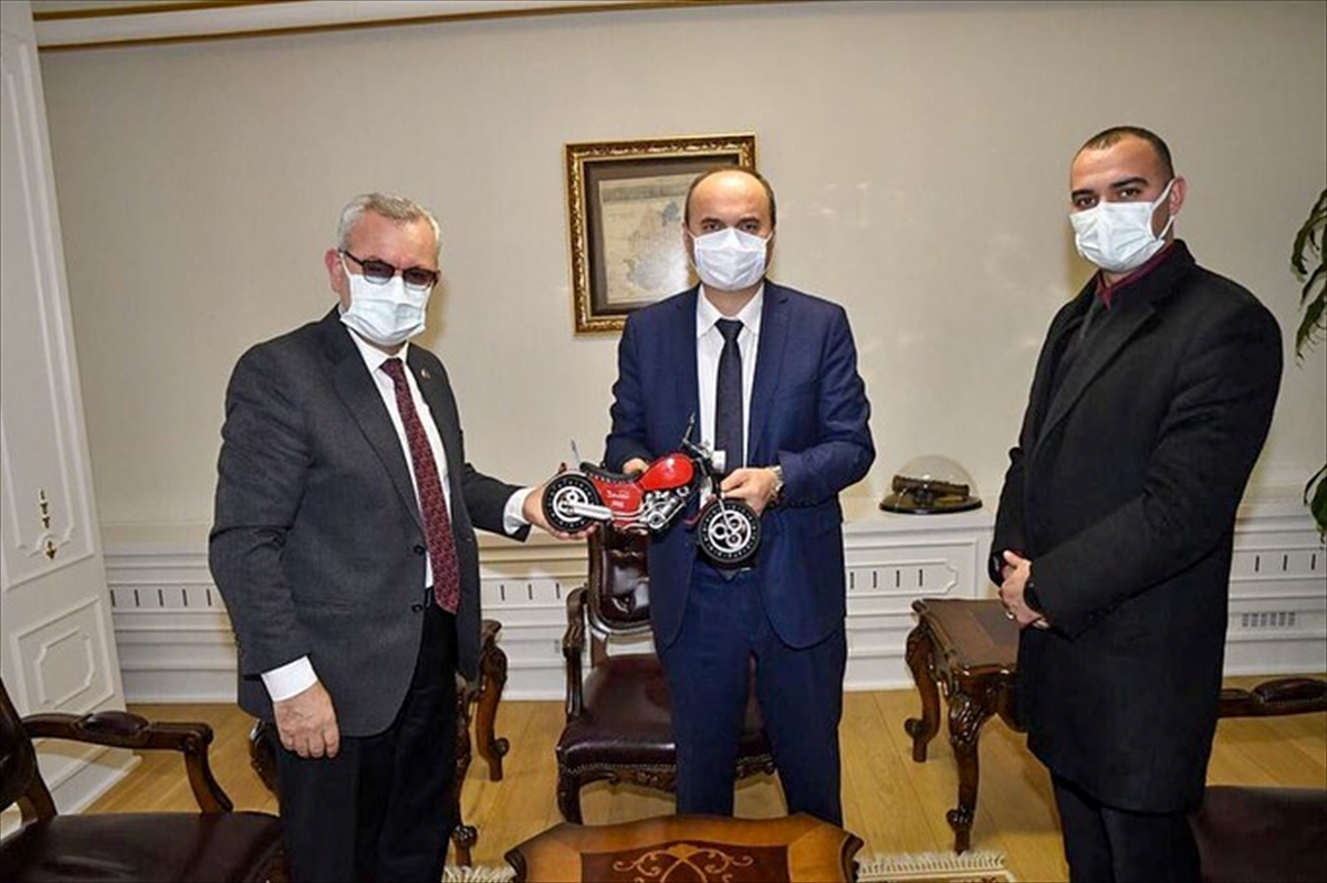 Edirne'de hurda malzemelerden hediyelik eşya üretiliyor