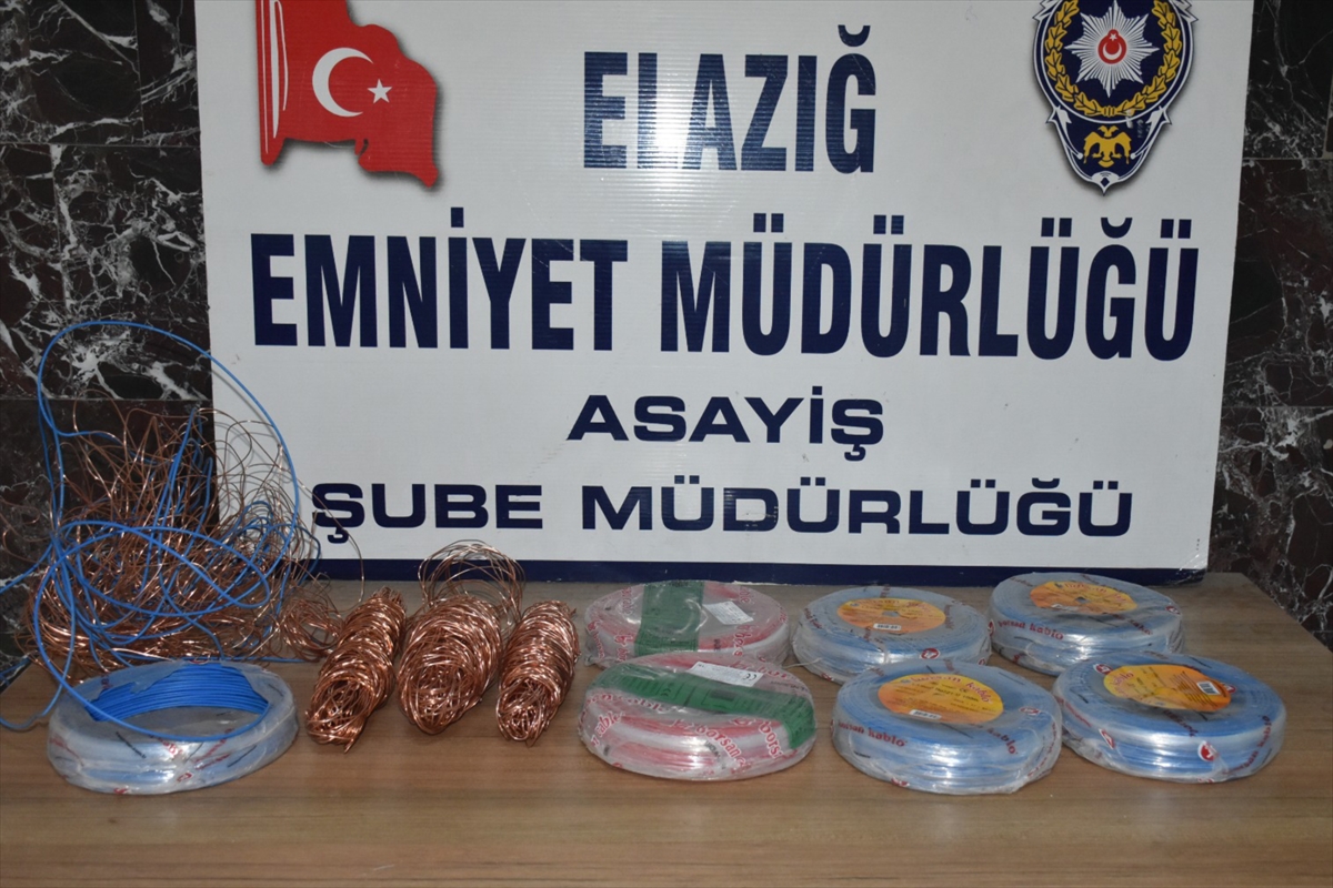 Elazığ'da 2 şüpheli çaldıkları kabloları yaktıkları sırada yakalandı
