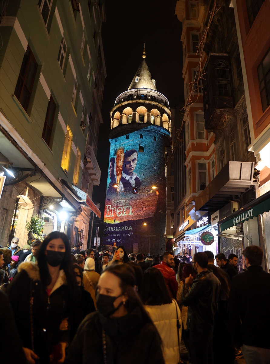 Eren Bülbül görselleri Galata Kulesi'ne yansıtıldı