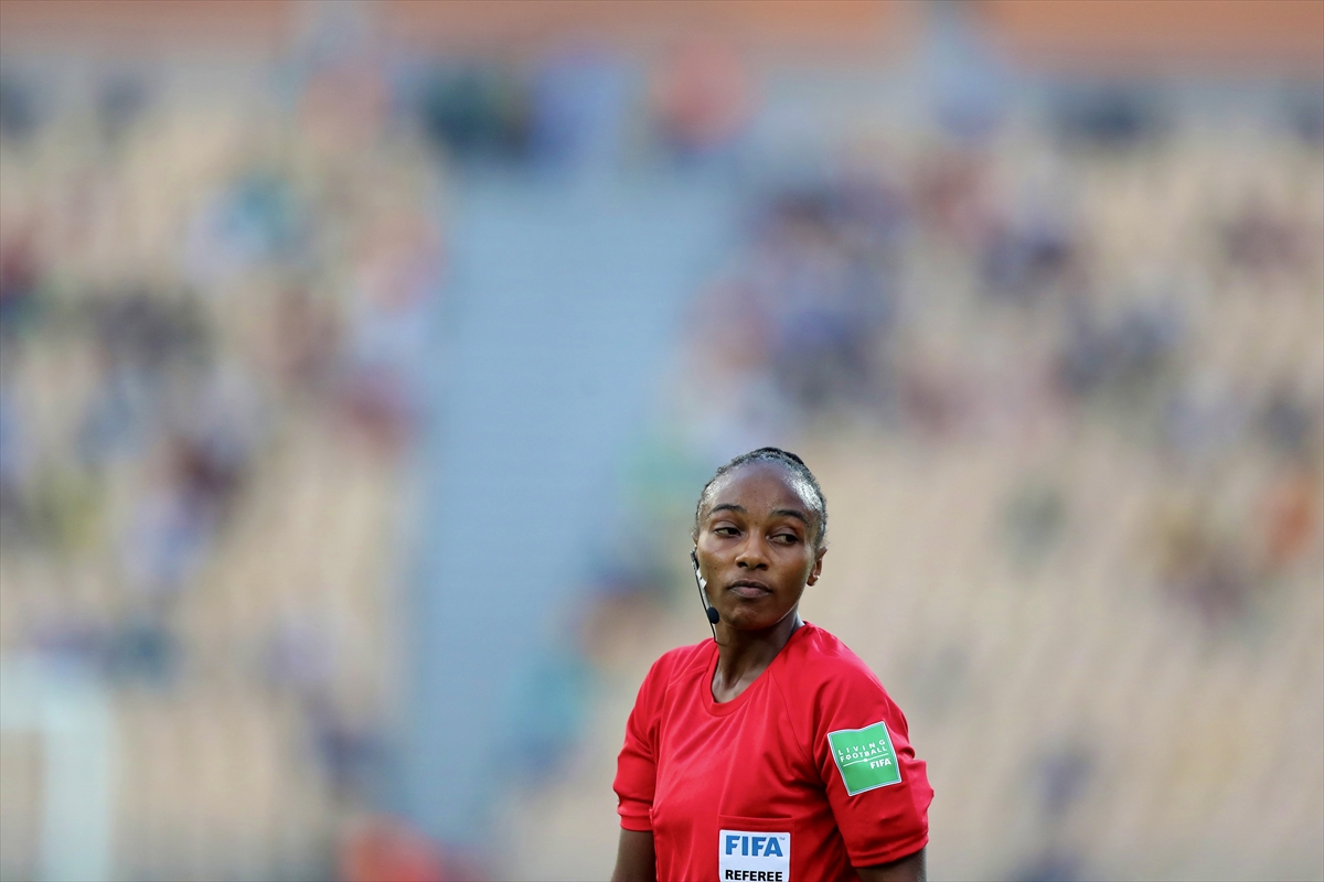 Mukansanga, Afrika Uluslar Kupası maçını yöneten ilk kadın hakem oldu