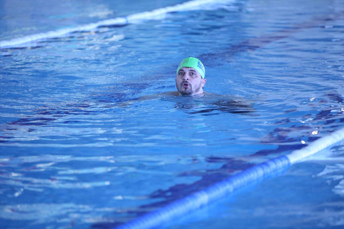 Görme engelli 70 madalyalı yüzücünün hedefi uluslararası arena