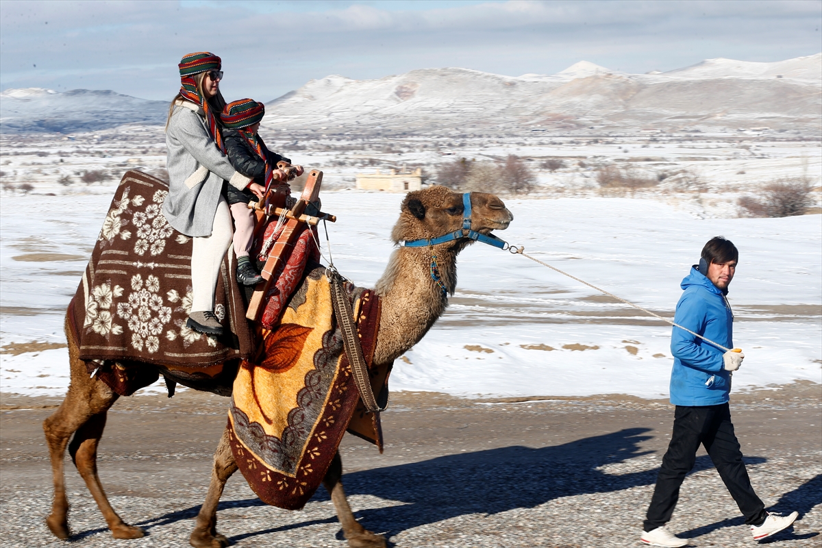 Karla kaplanan Kapadokya turistlerin beğenisini topladı