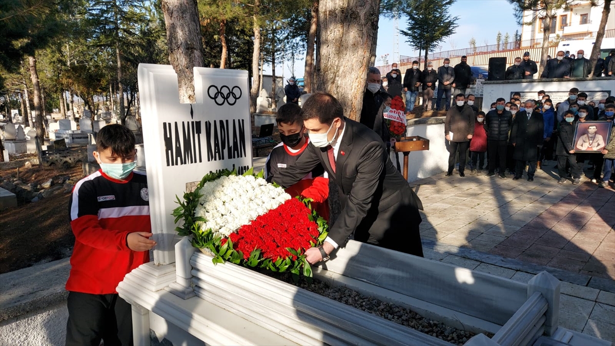 Milli güreşçi Hamit Kaplan, Amasya'da mezarı başında anıldı