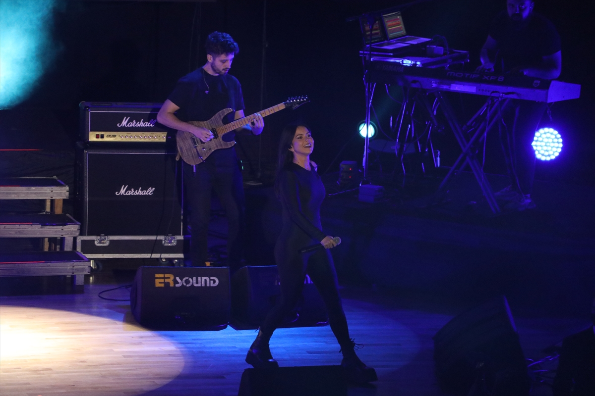 Rumen şarkıcı Inna, Kayseri'de konser verdi