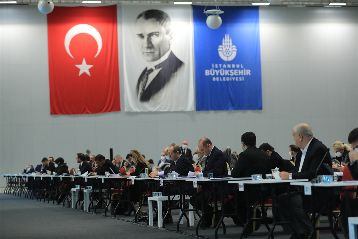 Sağlıkçılara toplu ulaşım ve İSPARK ücretsiz olmaya devam edecek