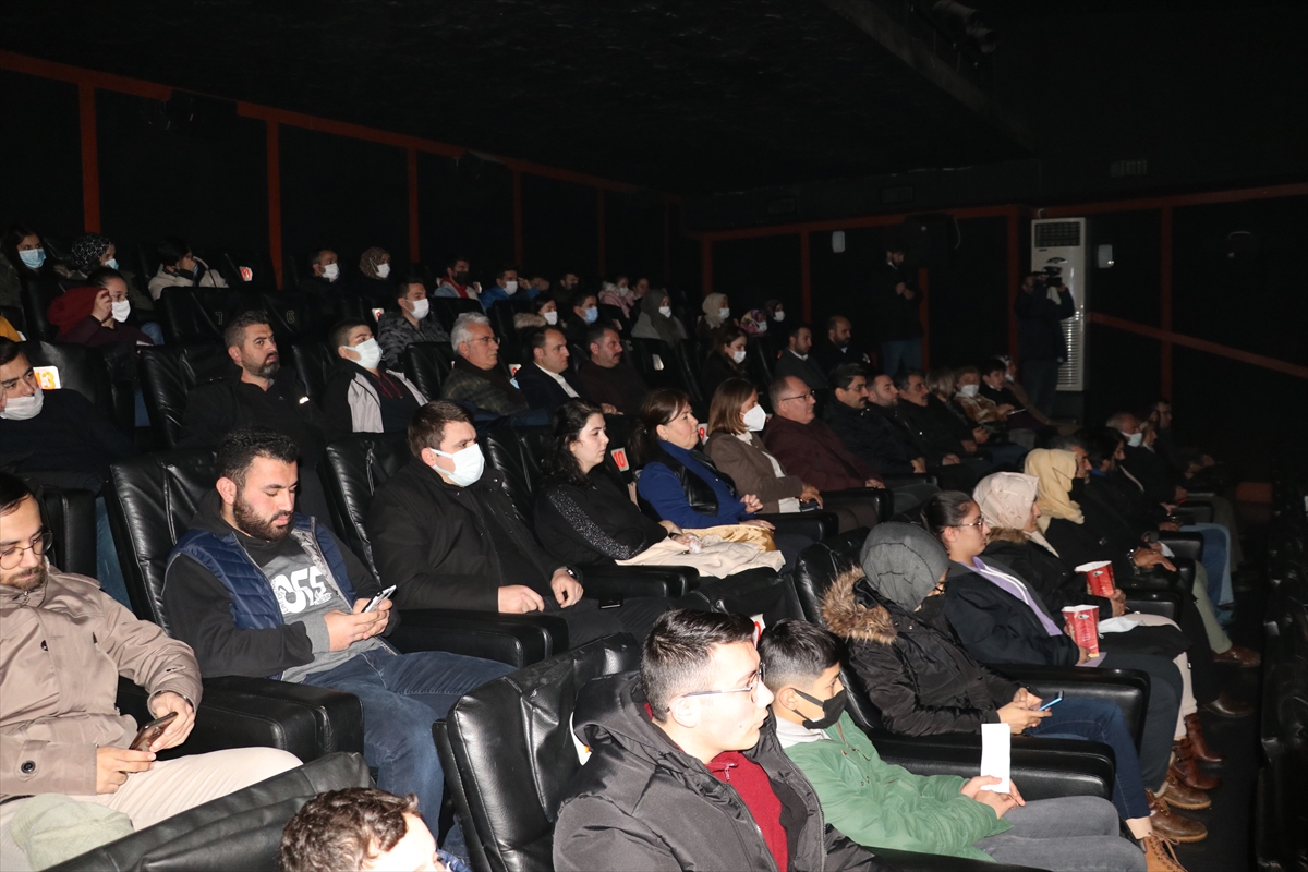 Sivas Belediye Başkanı Bilgin vatandaşlarla “Kesişme; İyi ki Varsın Eren” filmini izledi