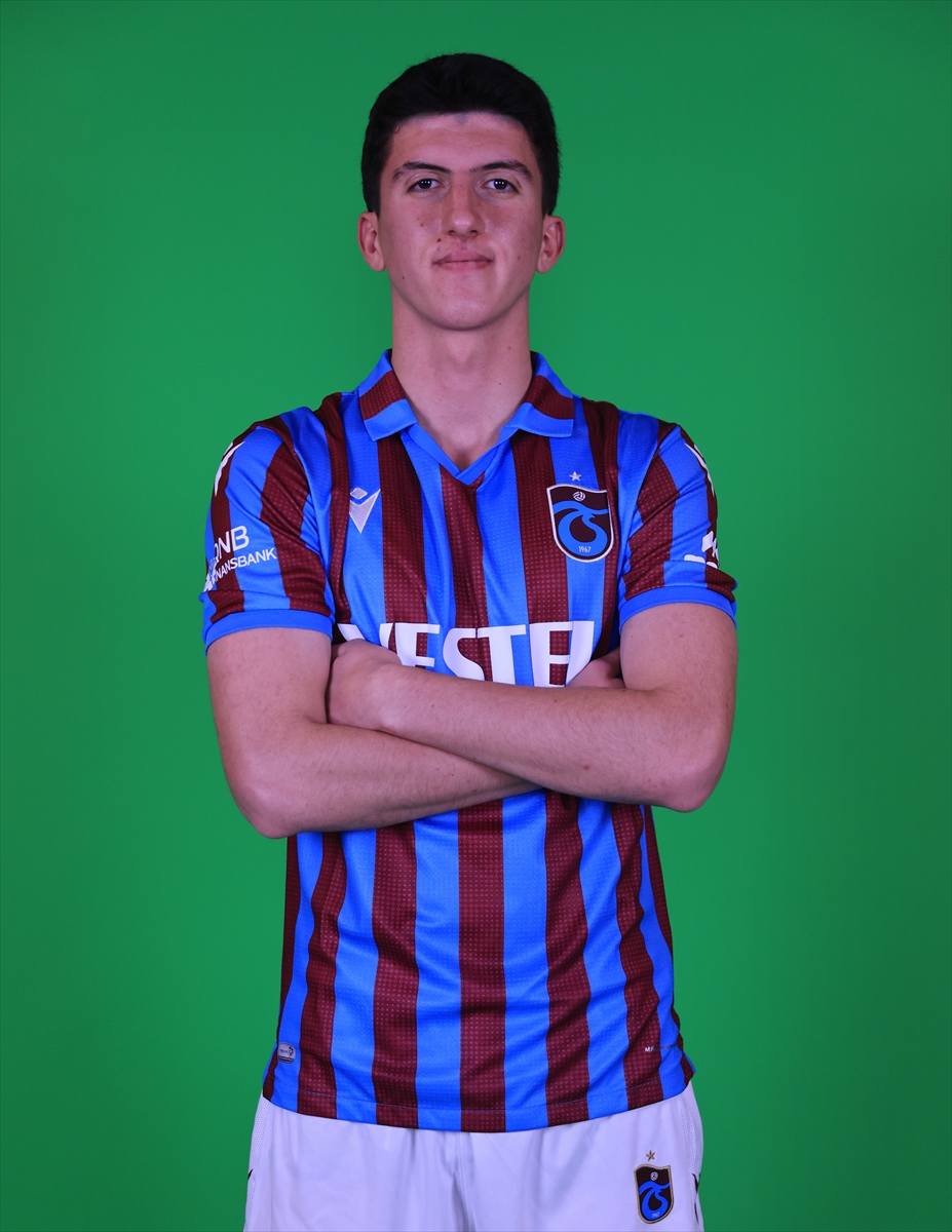 Trabzonspor, Bursaspor'dan Batuhan, Taha ve Kerem ile 4,5 yıllık sözleşme imzaladı