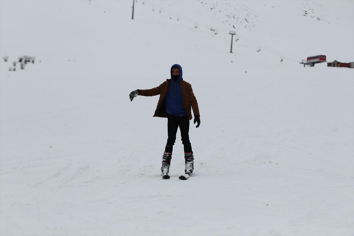 Van'daki Abalı Kayak Merkezi 3 yıl aradan sonra sezonu açtı