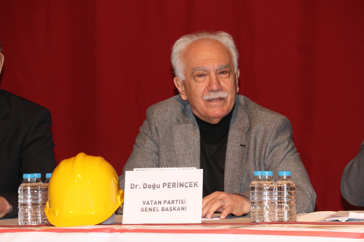 Vatan Partisi Genel Başkanı Perinçek, “Kömürde Üretim Devrimi Kurultayı”na katıldı